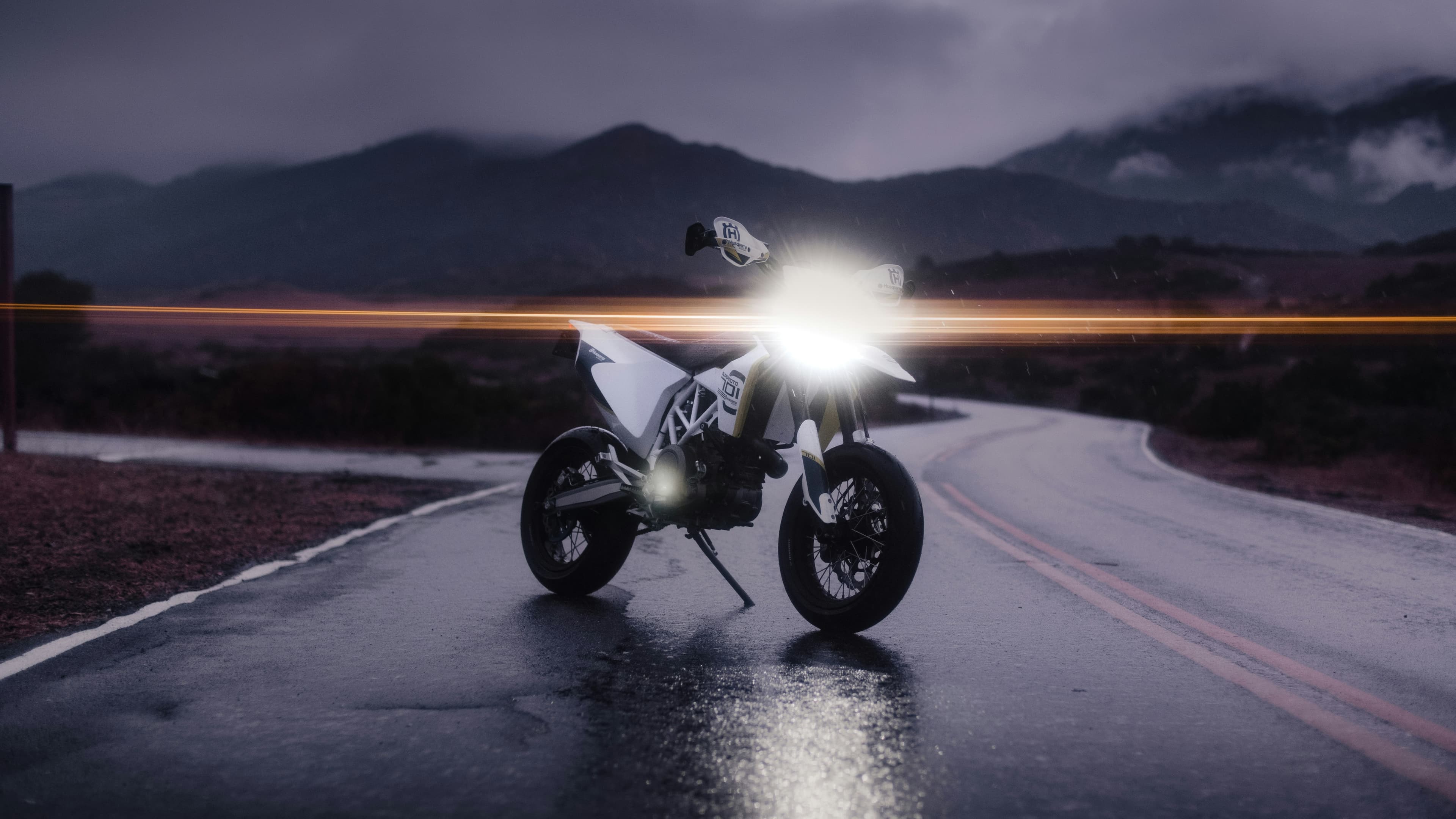 Husqvarna 701 Supermoto, 2025