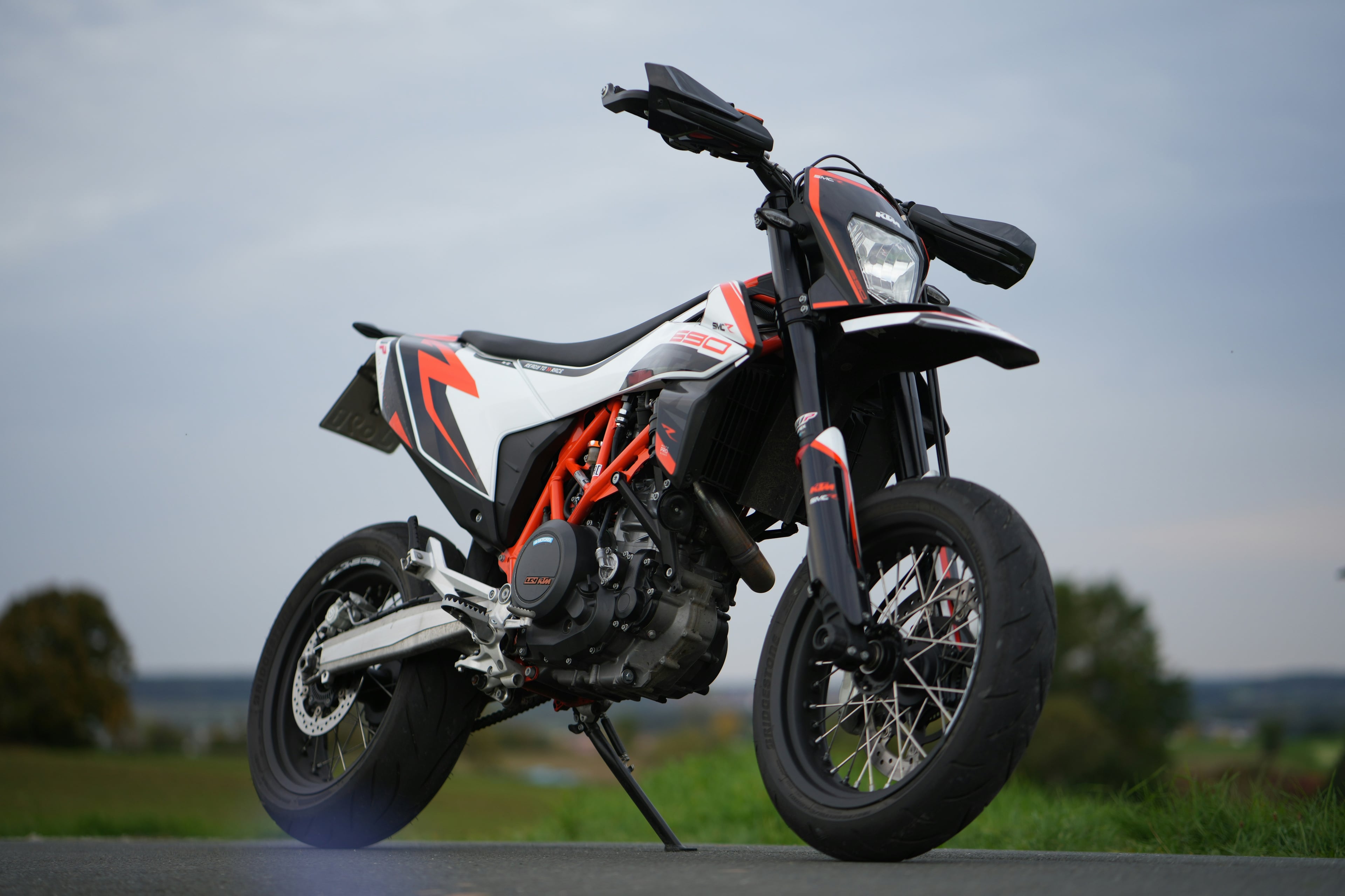 KTM 690 SMC R, 2025